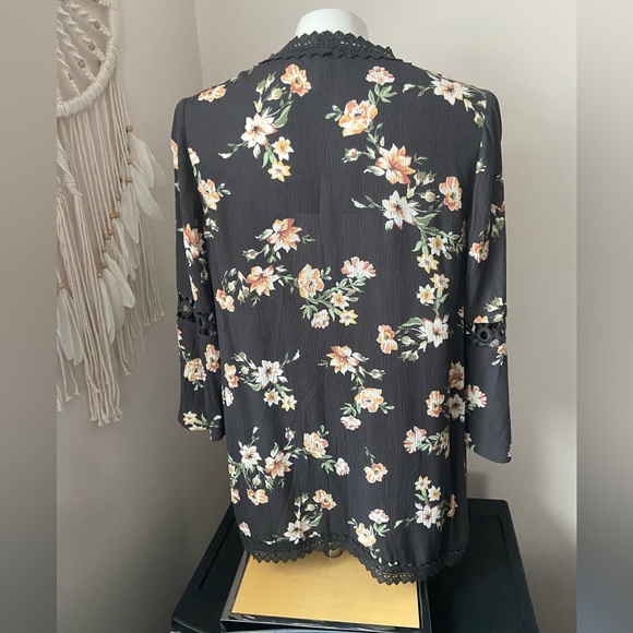 Maurice’s Black Floral Kimono Size XSmall - Picture 2 of 7
